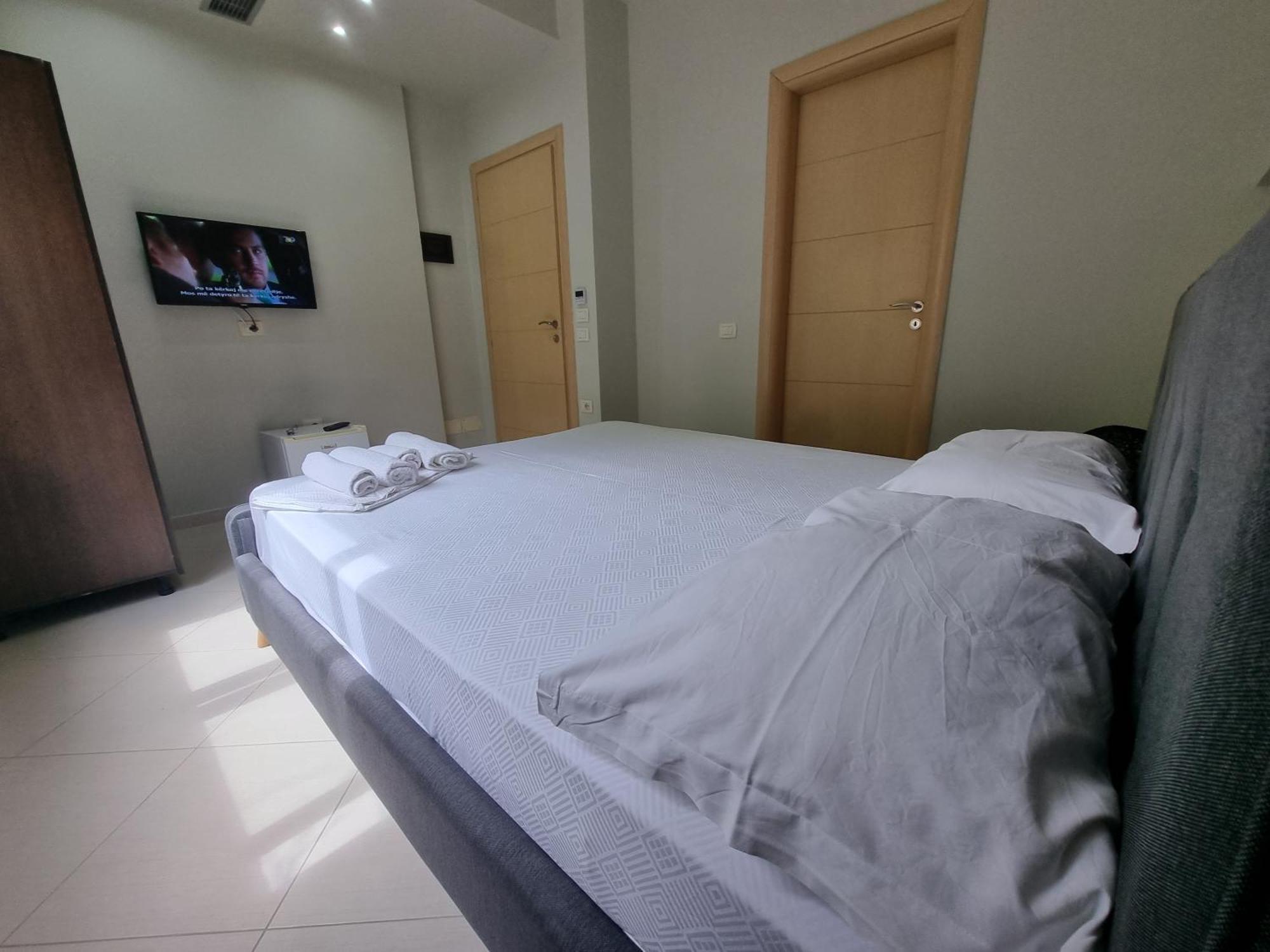 Hotel Ble Ble Влёра Экстерьер фото
