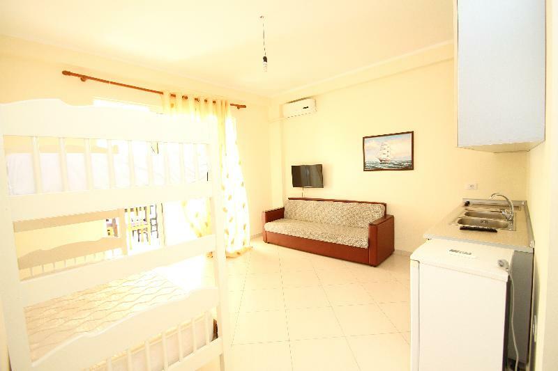 Hotel Ble Ble Влёра Экстерьер фото